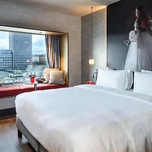 Radisson Red Hotel, **** Wien